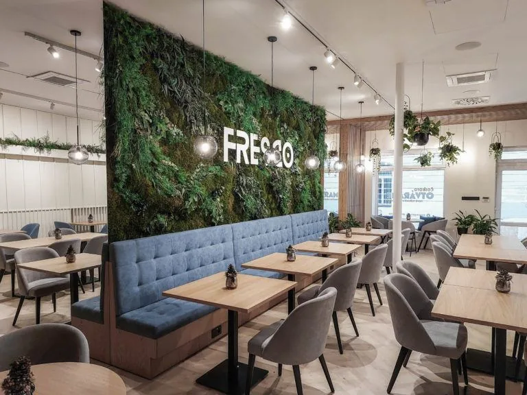 Interiér Fresco — machová stena